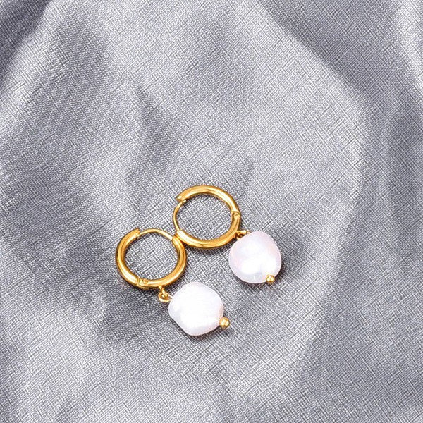 FRESH WATER PEARL 18K GOLD HUGGIE HOOP EARRINGS