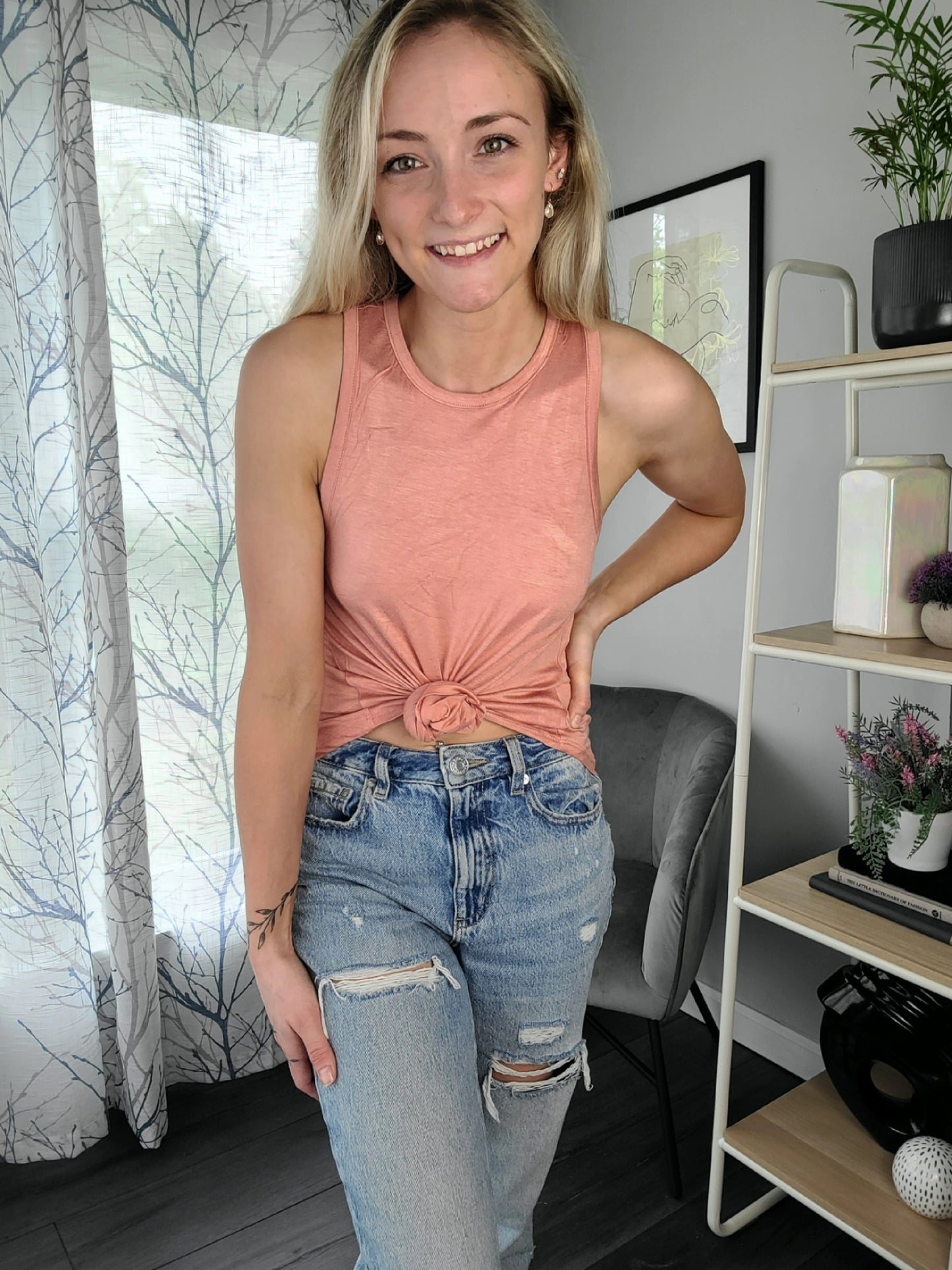 SLEEVELESS CREW NECK TOP - PEACH